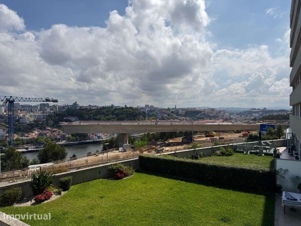 Apartamento T4 Mobilado , com vista desafogada para o rio Douro, ao... - Grande imagem: 2/32