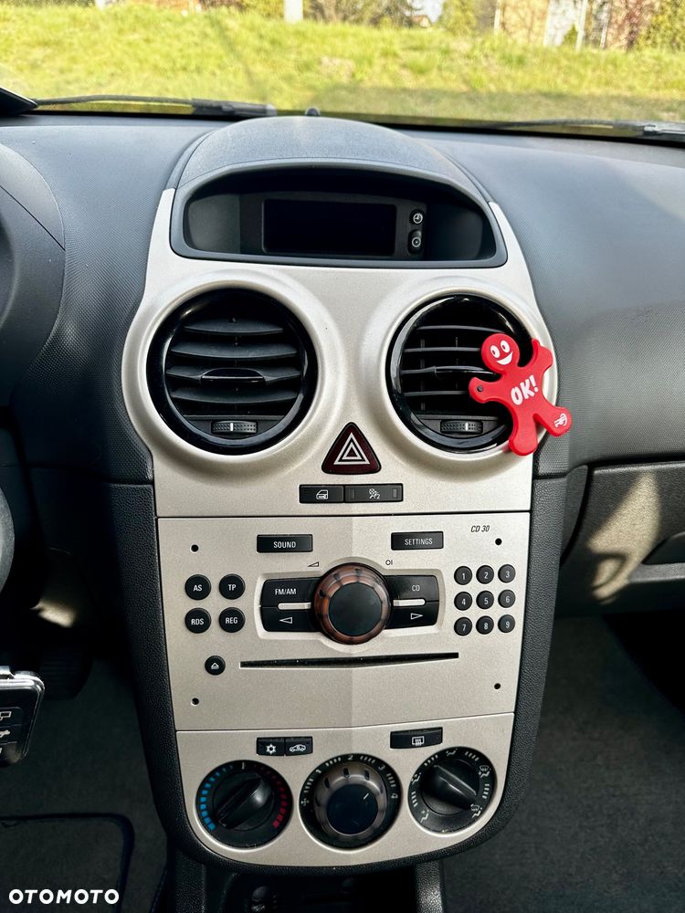 Opel Corsa 1.2 16V Essentia - 19