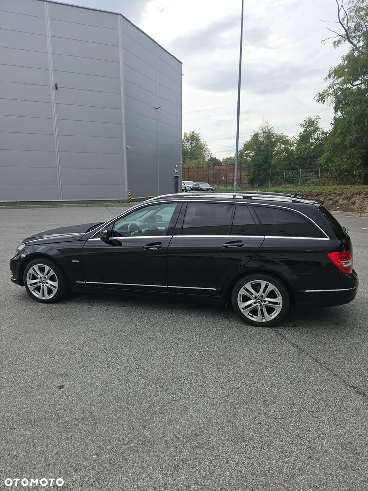 Mercedes-Benz Klasa C 180 CGI BlueEFFICIENCY Avantgarde - 17