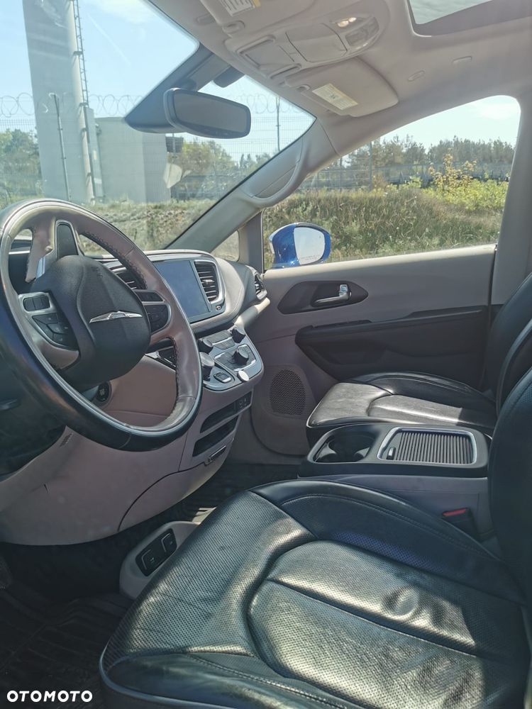 Chrysler Pacifica - 10
