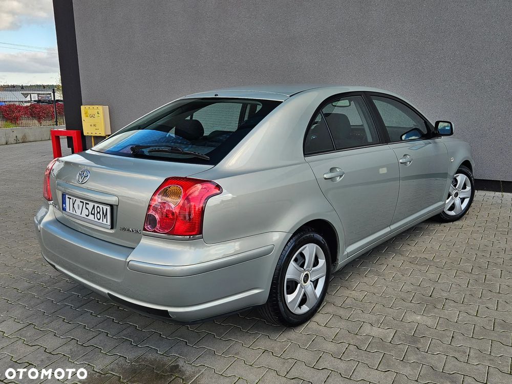 Toyota Avensis - 21