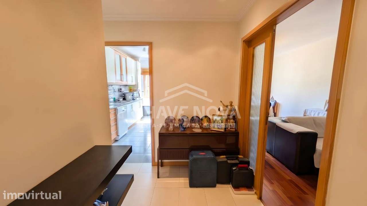 Apartamento T2 c/ Lugar de Garagem em Mafamude - Grande imagem: 3/19