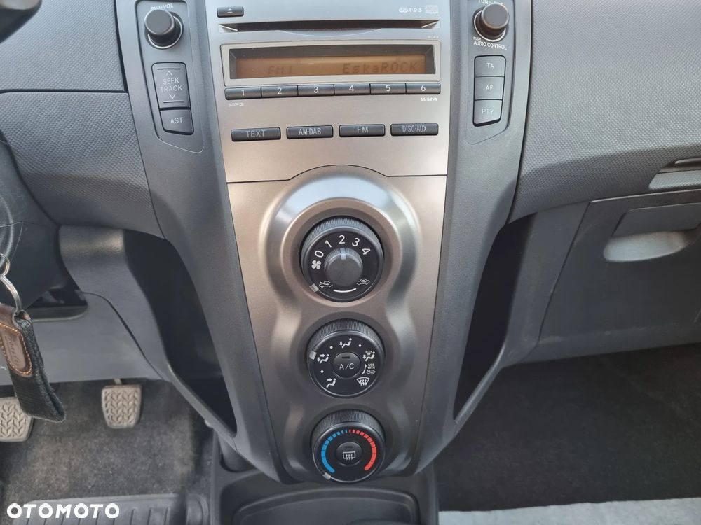 Toyota Yaris - 17