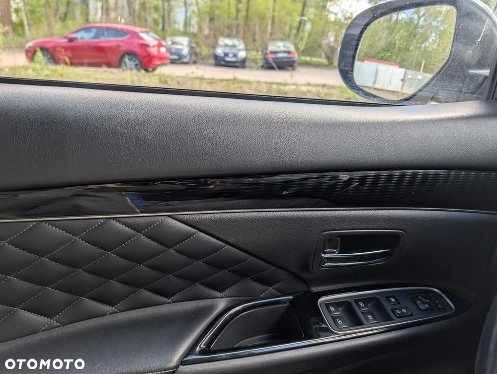 Mitsubishi Outlander Instyle + - 19
