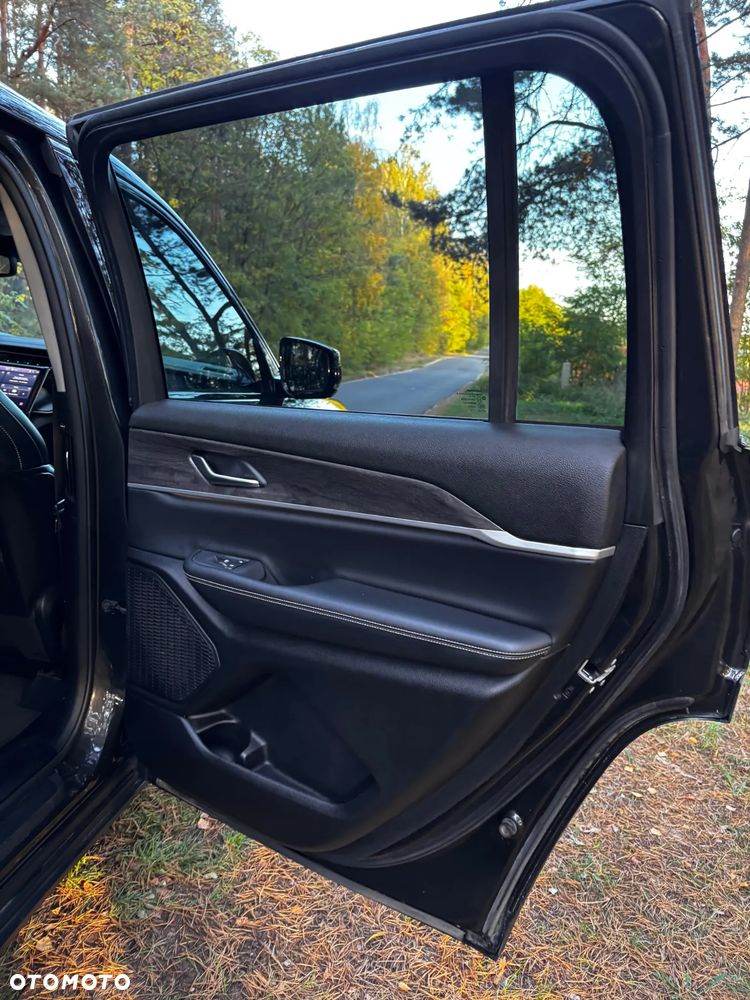 Jeep Grand Cherokee - 32