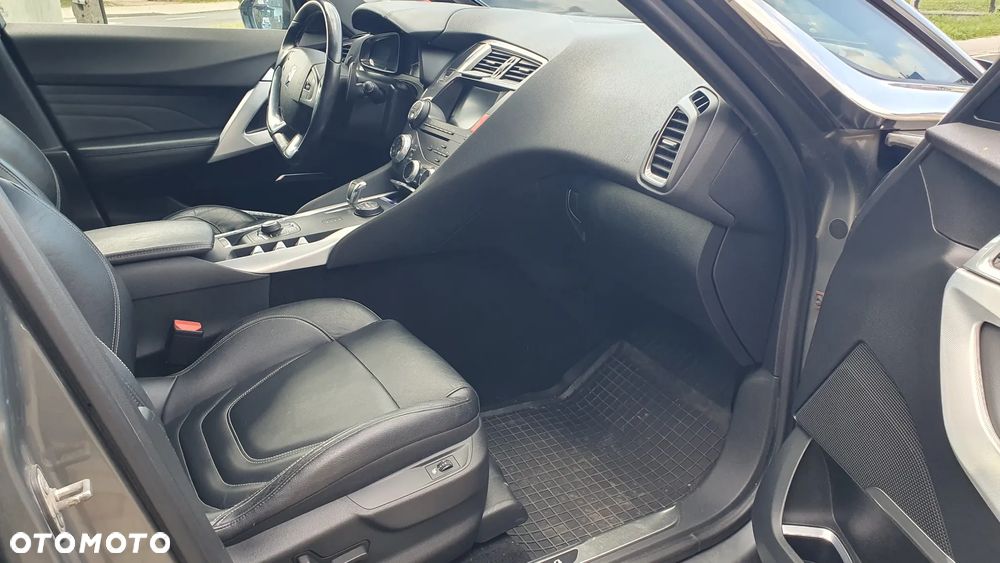 Citroën DS5 Hybrid4 Business Class - 13