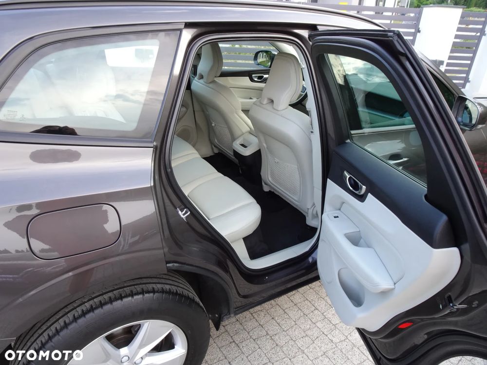 Volvo XC 60 B4 D Momentum Pro - 17