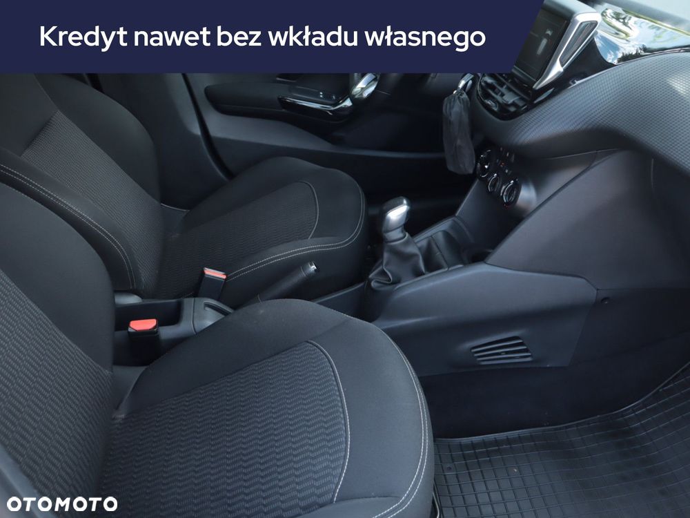 Peugeot 208 - 11