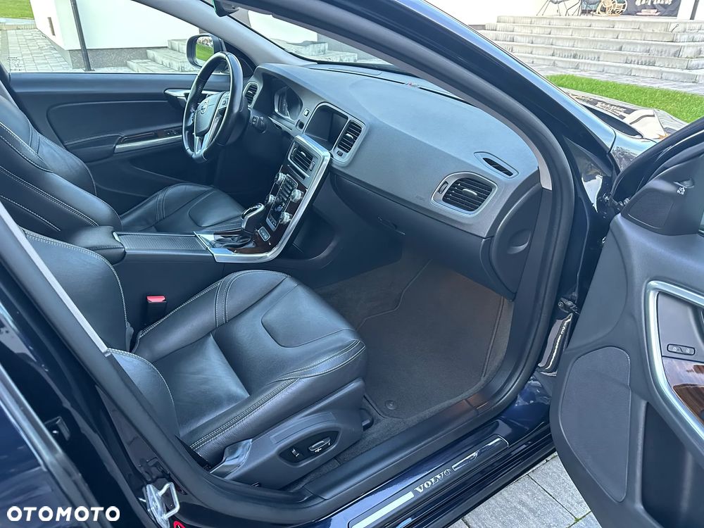 Volvo V60 D6 AWD Plug-in Hybrid Summum - 7