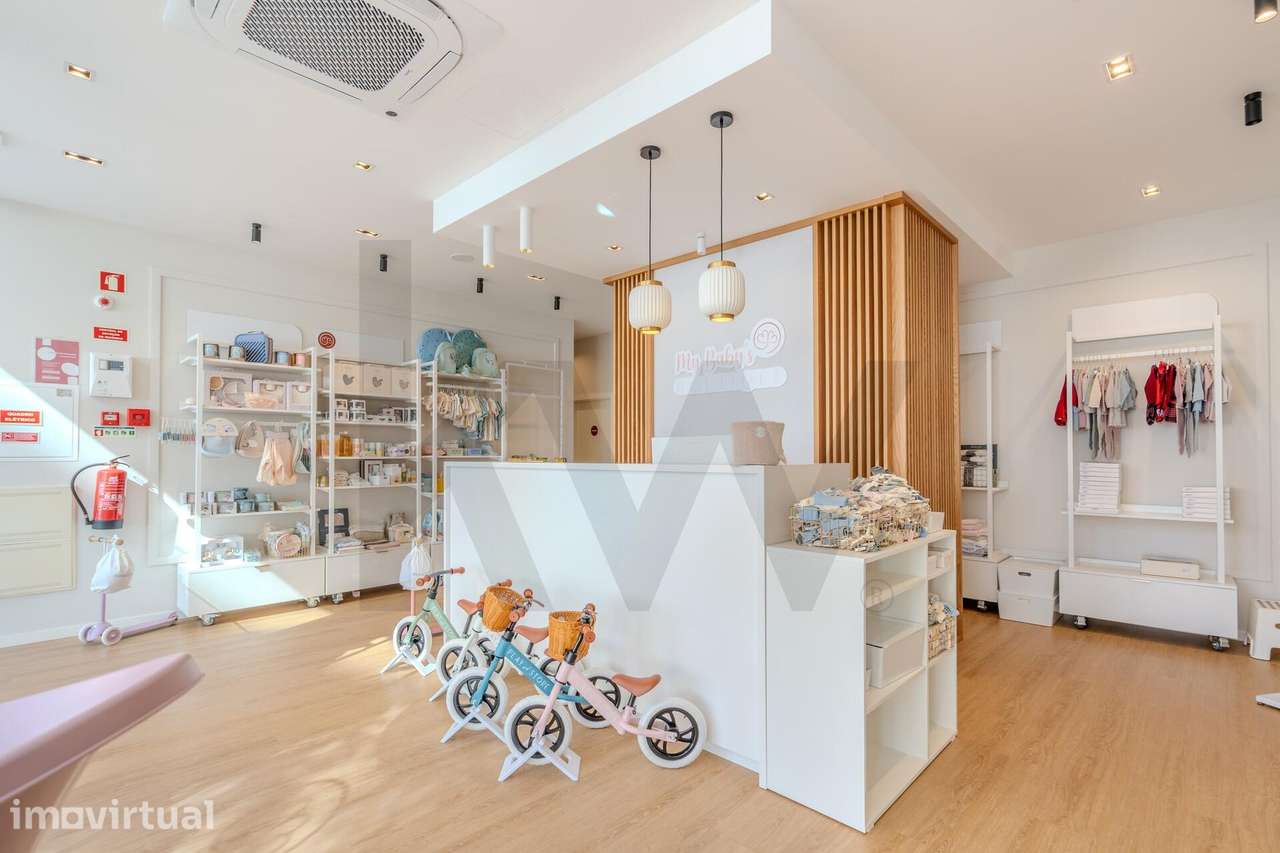 Espaço Comercial situado no Condomínio Lux Garden em Benfica - Grande imagem: 2/29