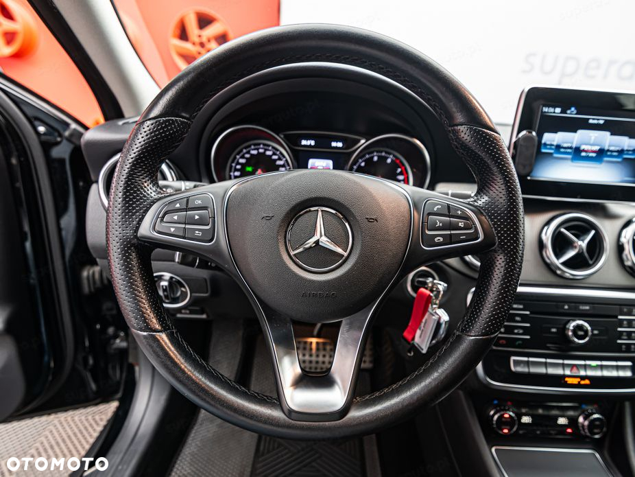 Mercedes-Benz GLA 200 7G-DCT - 11