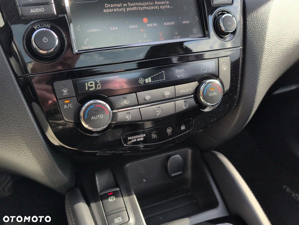 Nissan Qashqai 1.3 DIG-T N-Connecta - 25