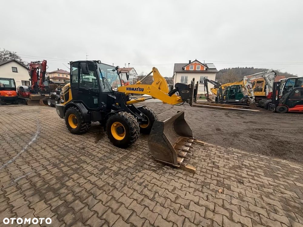 Komatsu WA70 M-8E0 - 11