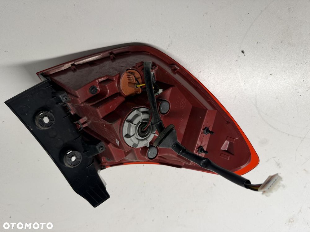 LAMPA TYLNA PRAWA KIA RIO IV V LED 2017-   92402-H8000 - 4