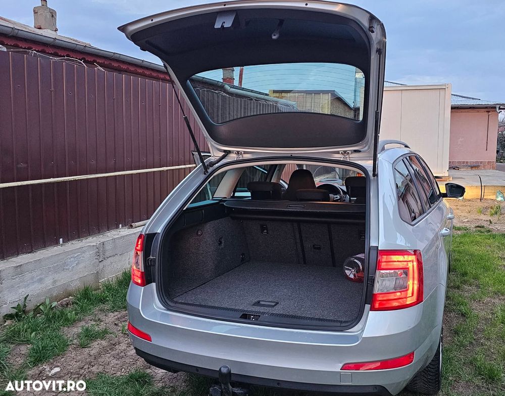 Skoda Octavia 2.0 TDI STYLE DSG - 3