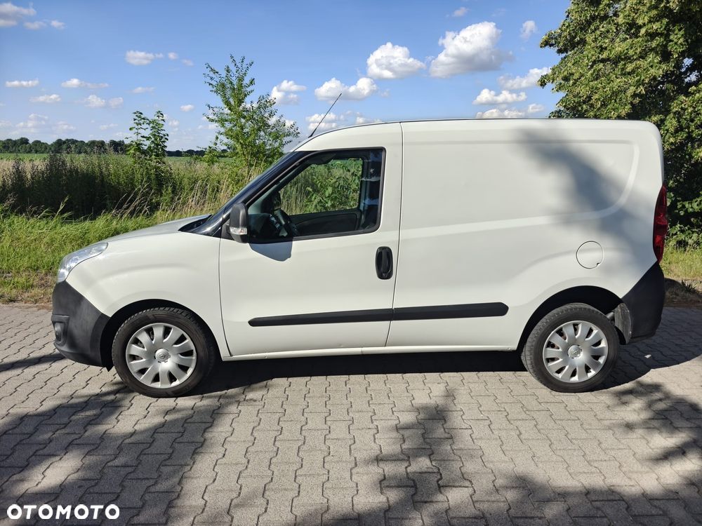 Opel COMBO - 23