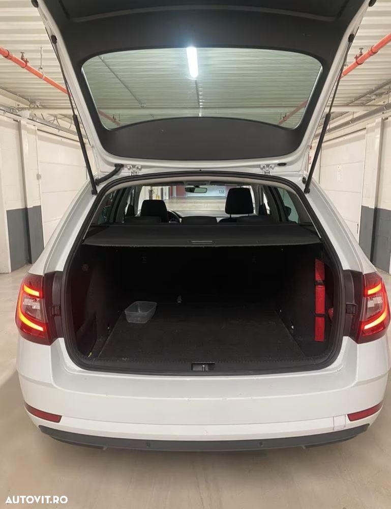 Skoda Octavia 1.6 TDI DSG Style - 12