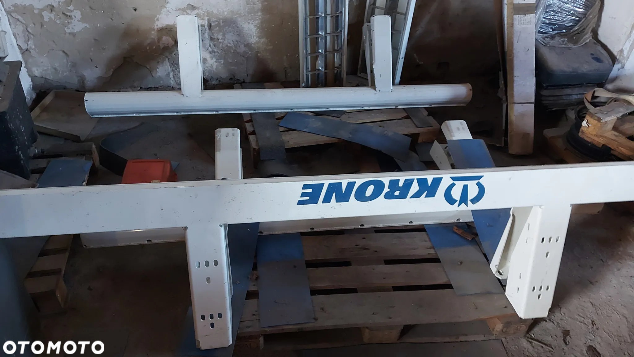 Oryginalny Zderzak naczepy Krone nowe po montażu windy - 3