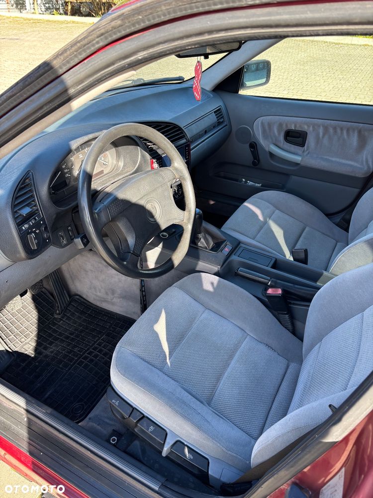 BMW Seria 3 328i - 10