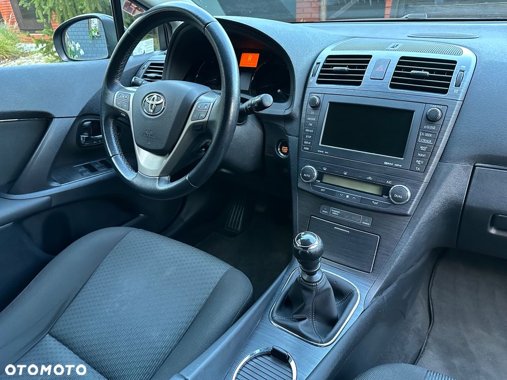 Toyota Avensis - 17