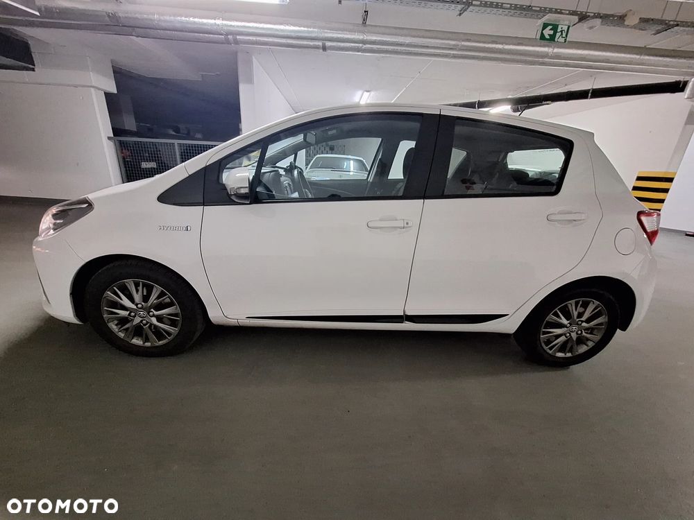 Toyota Yaris Hybrid 100 Dynamic - 6