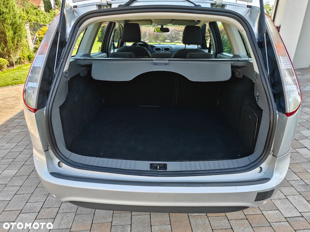 Ford Focus 1.6 Ambiente - 11