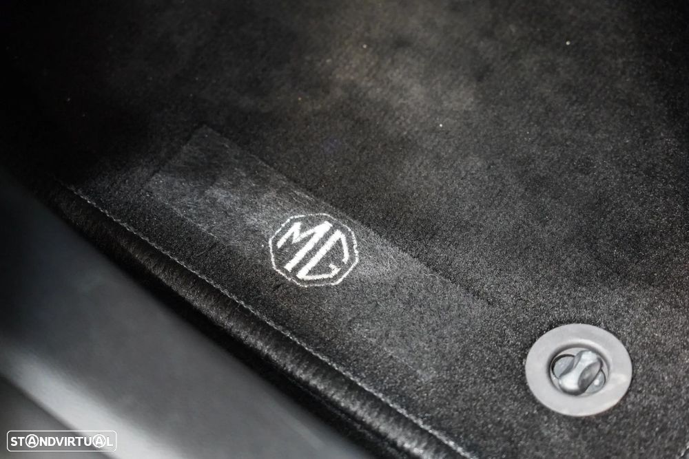 MG MG4 64 kWh Luxury - 39