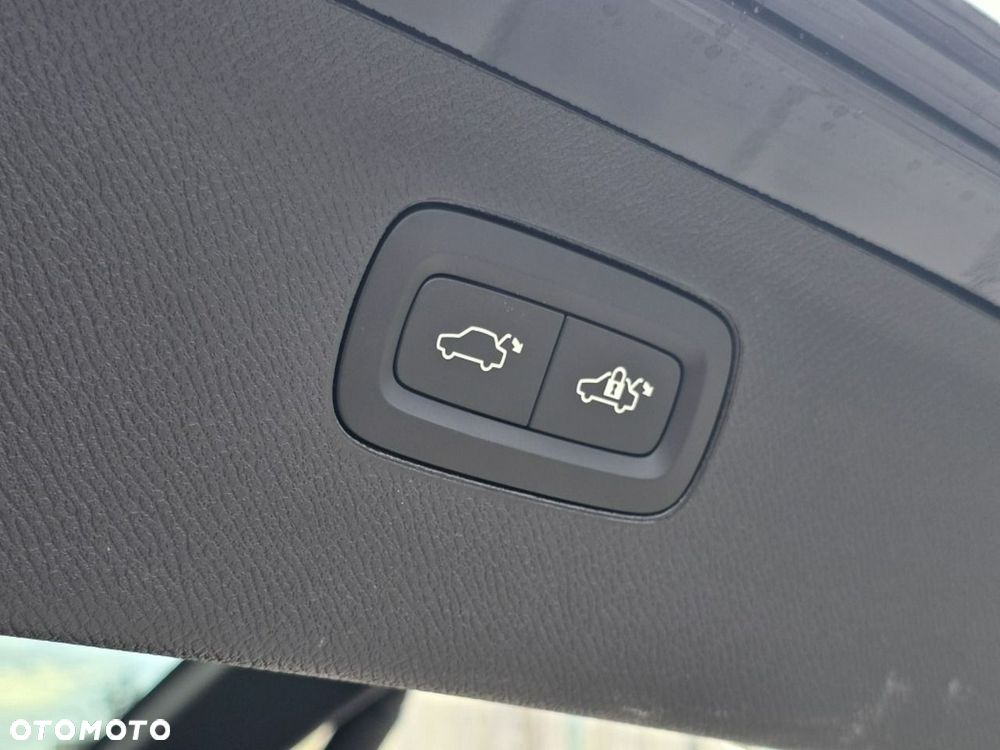 Volvo XC 90 T8 AWD Plug-In Hybrid Ultra Black Edition 7os - 20