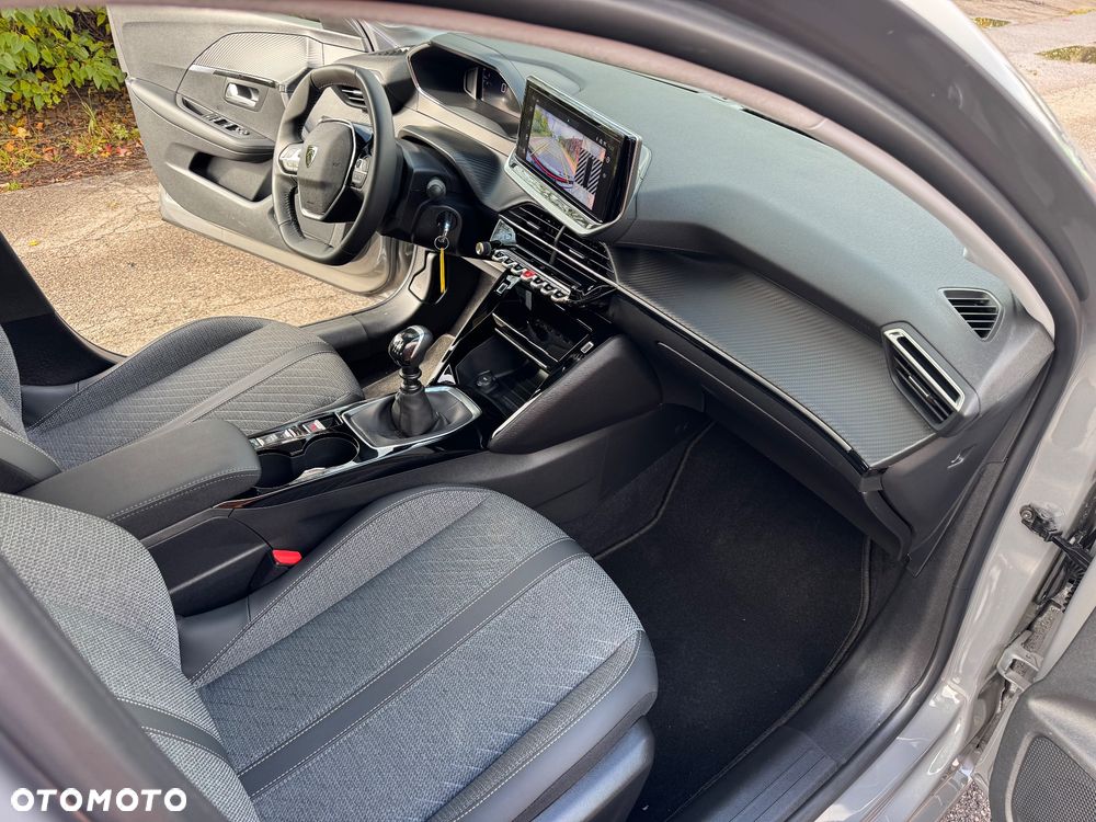 Peugeot 208 - 16
