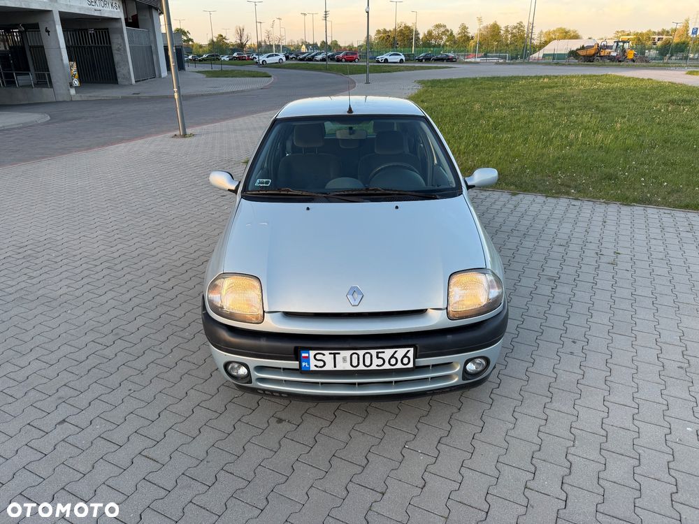 Renault Clio 1.4i RT - 10