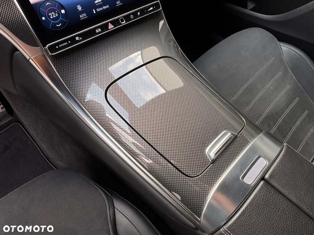 Mercedes-Benz GLC 300 4Matic 9G-TRONIC AMG Line Advanced - 24