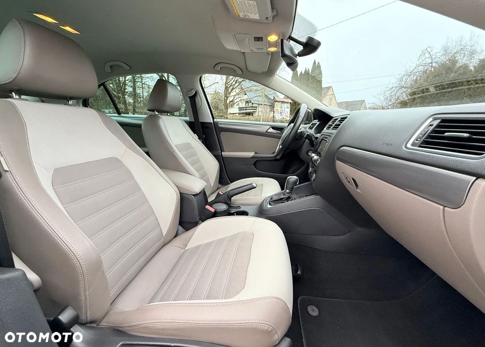 Volkswagen Jetta 1.4 TSI Highline Perfectline DSG - 25