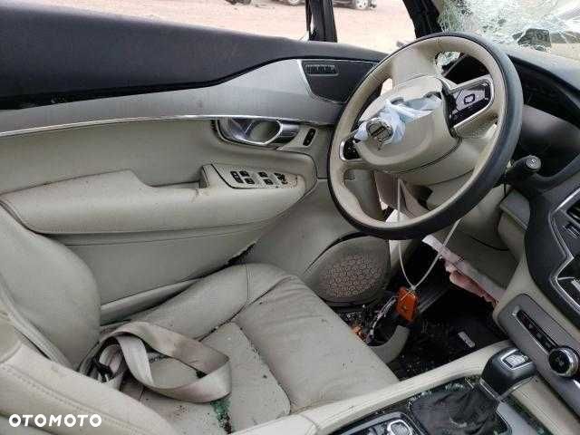 Volvo XC90 T5, z 2021 roku, model USA. - 7