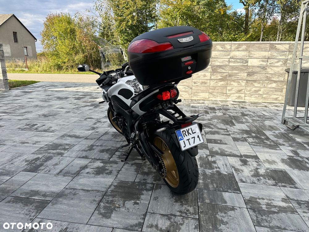 Yamaha FZ8 - 13