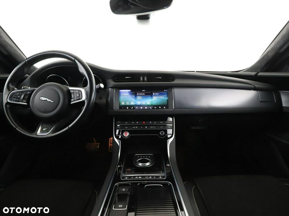 Jaguar XF 20d AWD R-Sport - 16