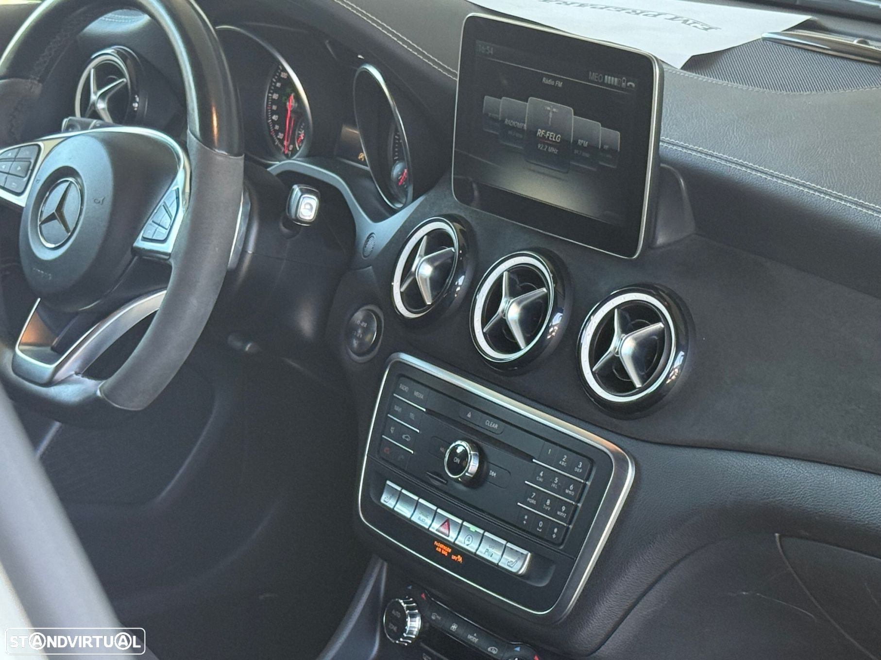 Mercedes-Benz GLA 220 d AMG Line - 32
