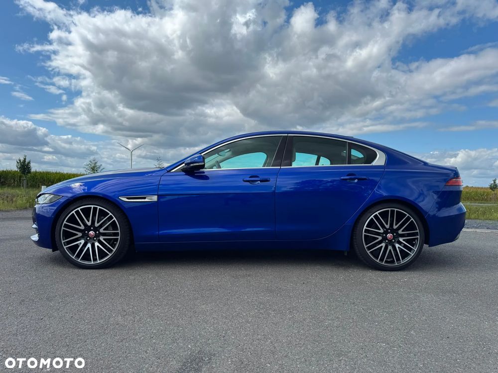 Jaguar XE 25t Prestige - 8