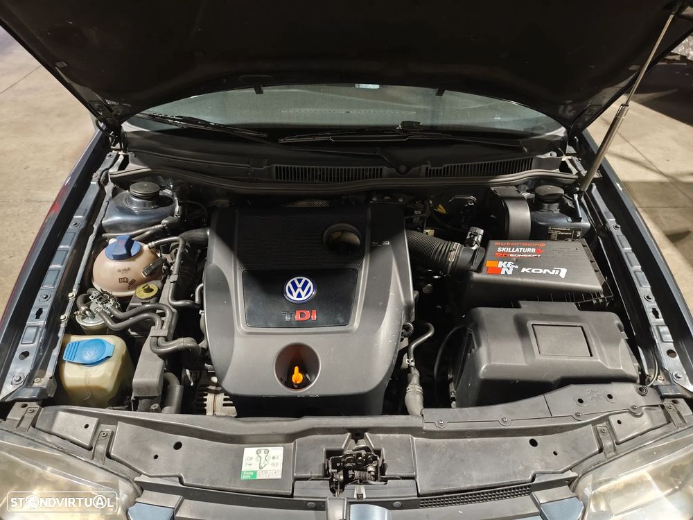 VW Bora 1.9 TDi Highline - 12