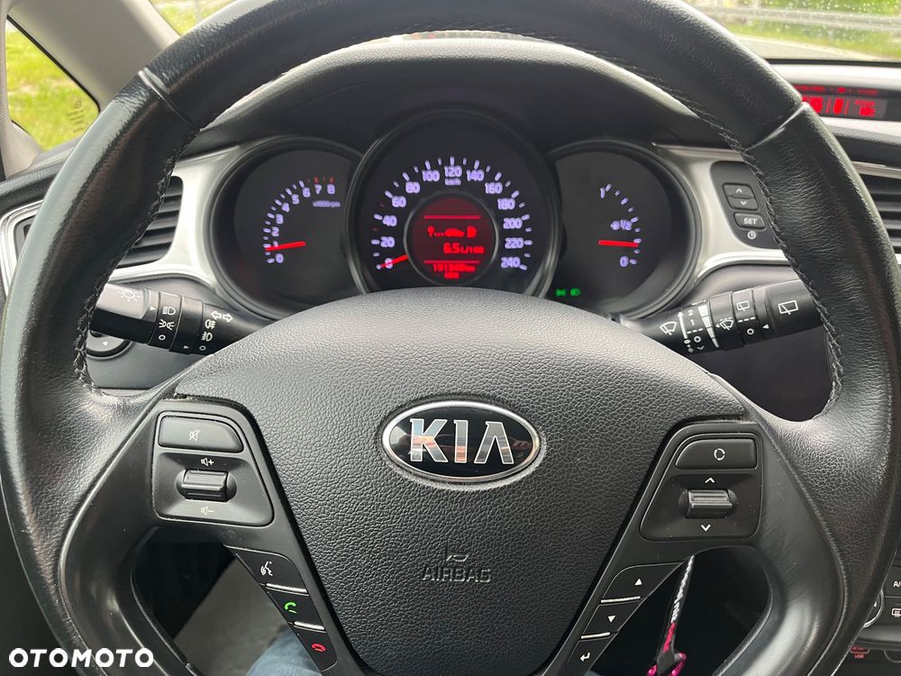 Kia Ceed - 9