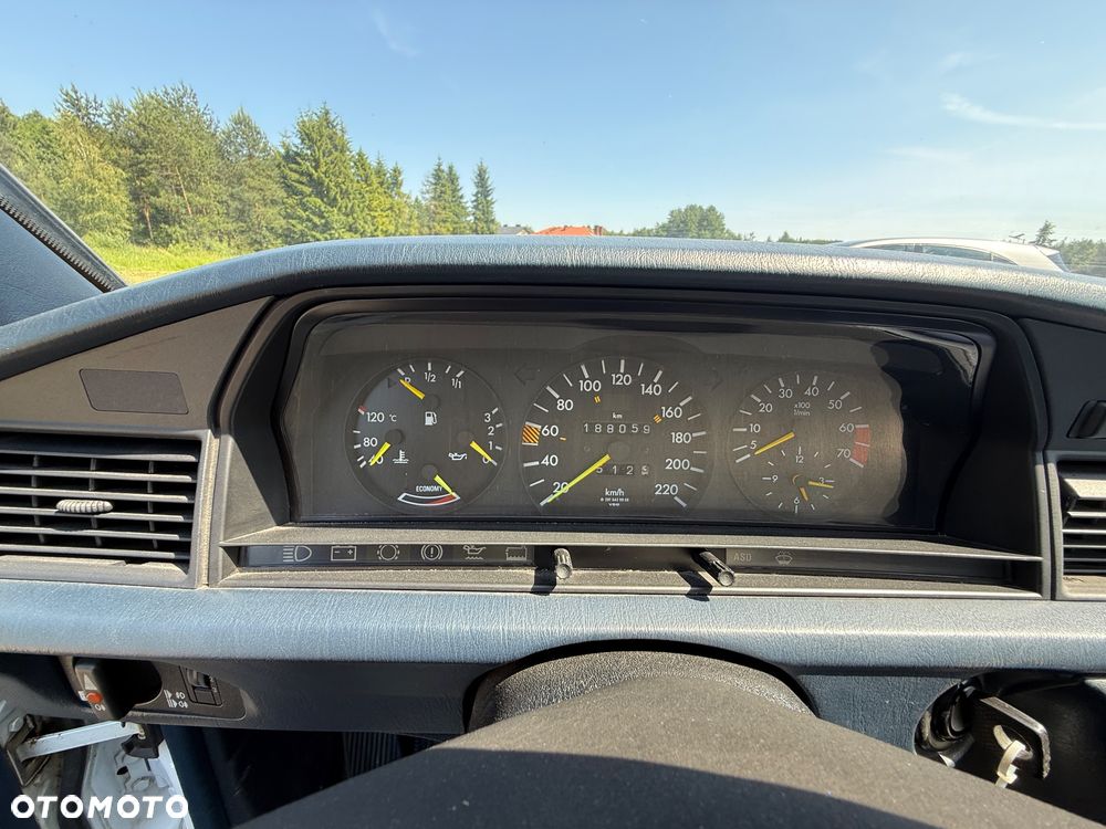 Mercedes-Benz W201 (190) - 17