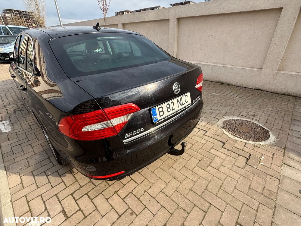 Skoda Superb 2.0 TDI Green tec DSG Elegance - 4