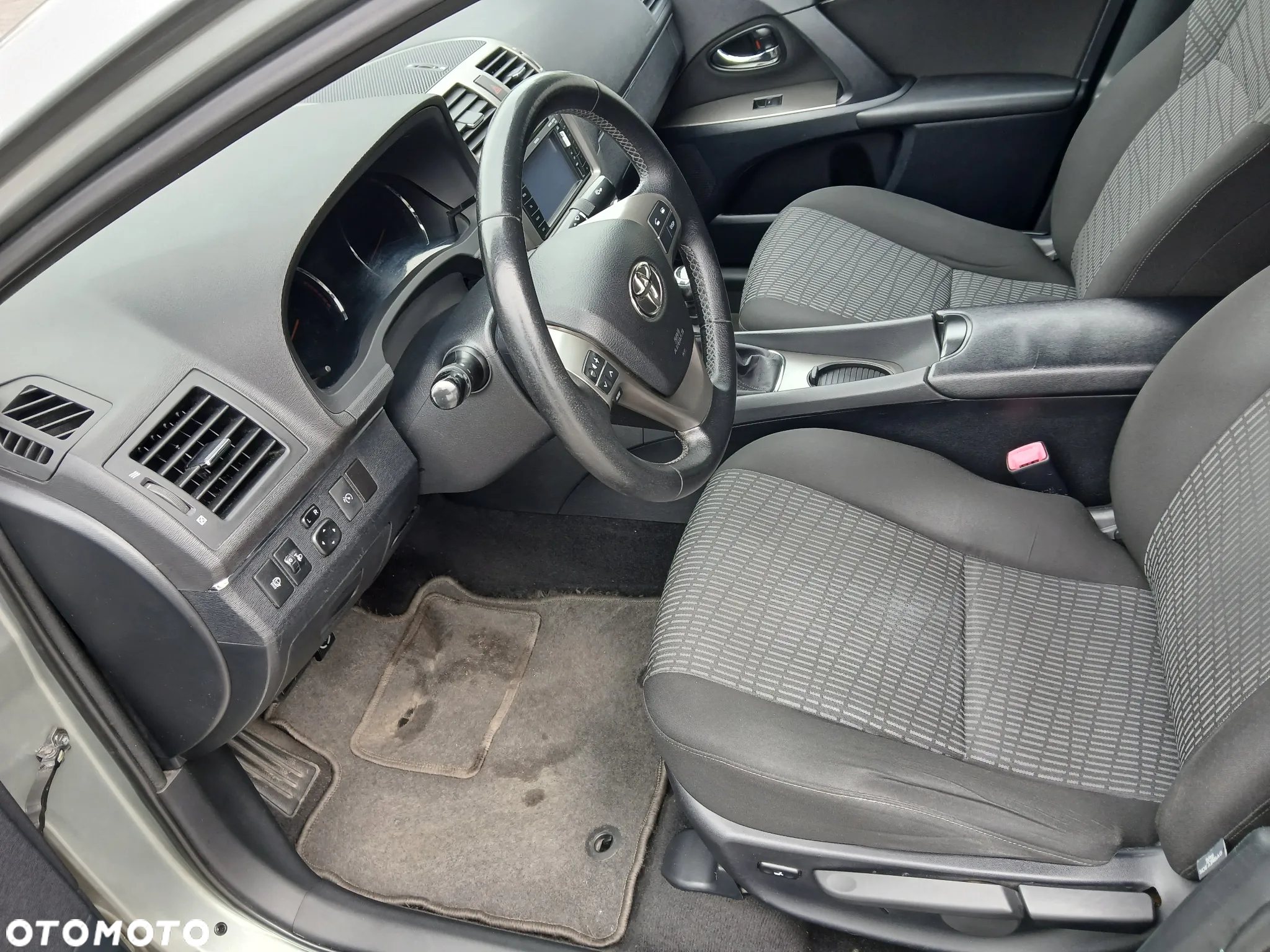 Toyota Avensis 1.8 Premium - 9