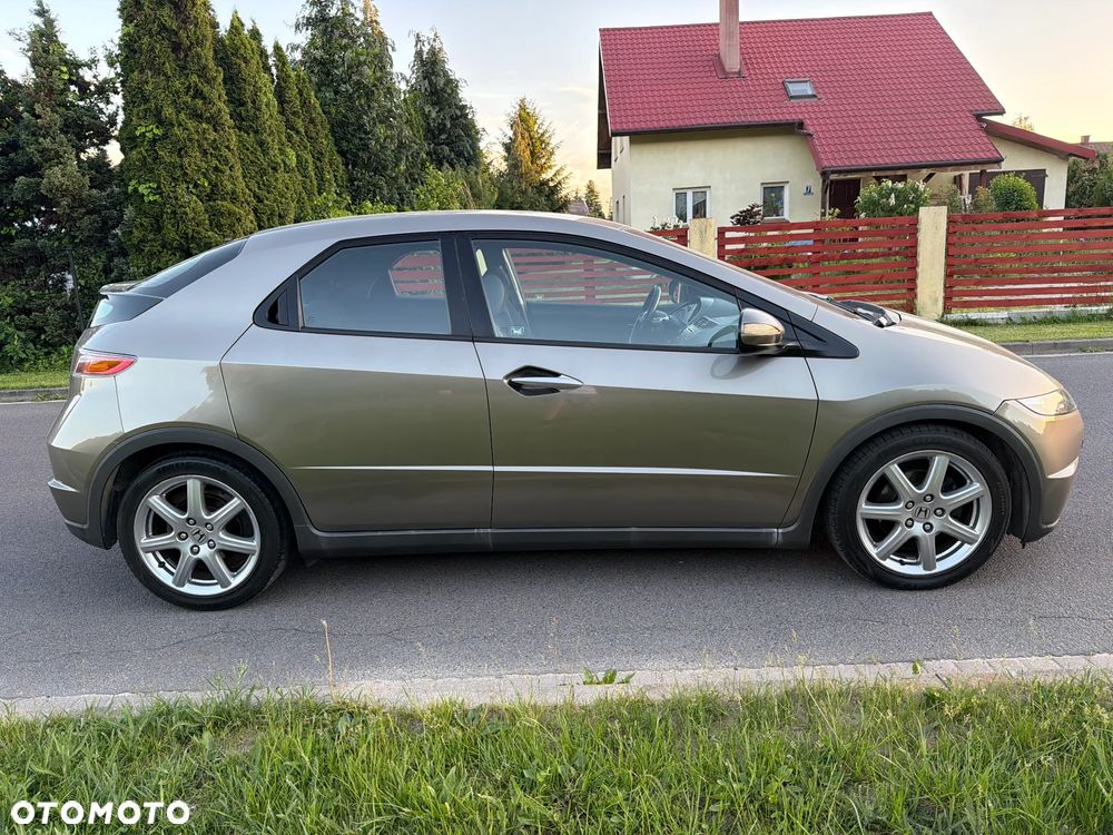 Honda Civic 1.8i-VTEC 50 Jahre Edition - 11