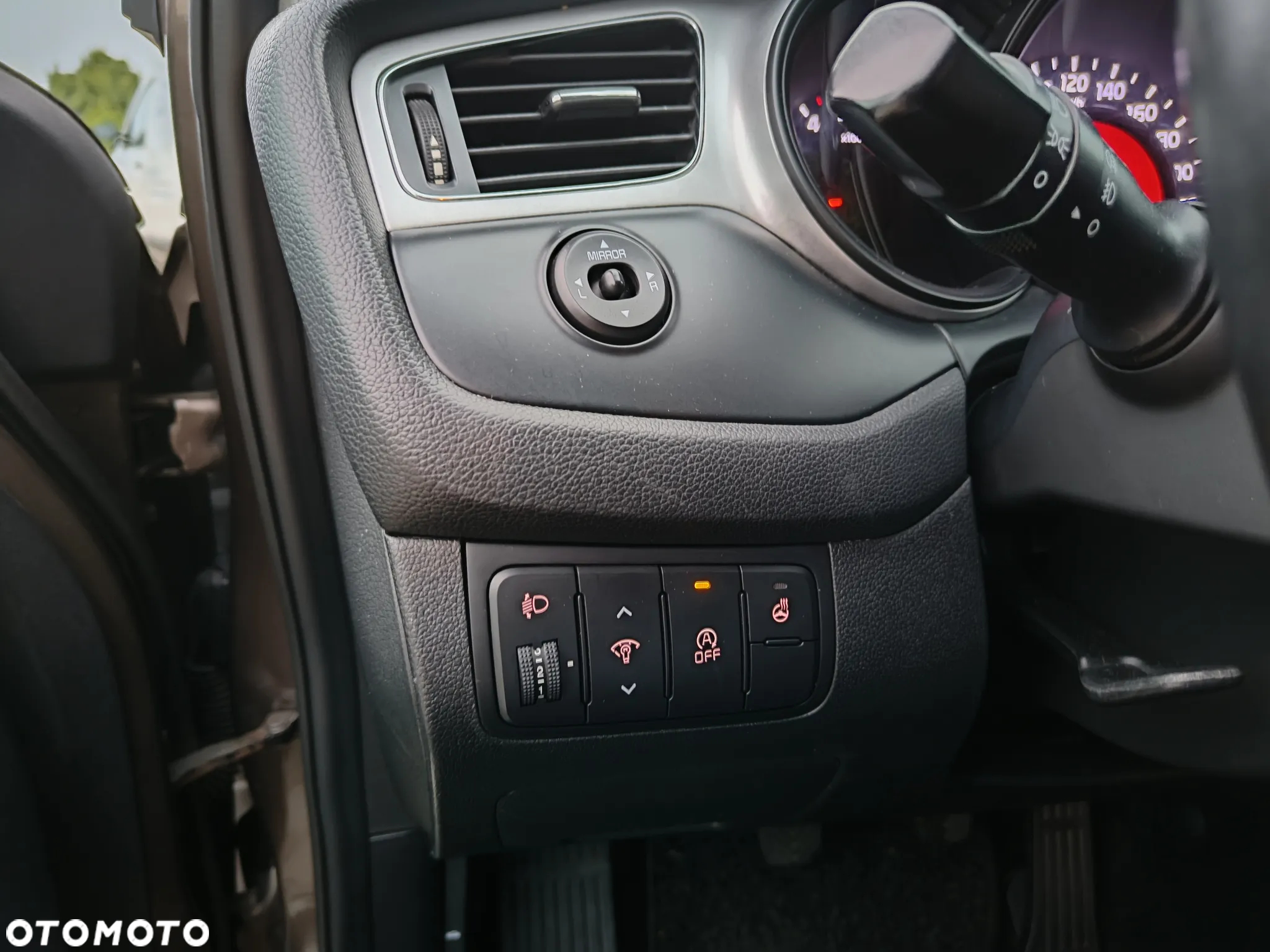 Kia Ceed - 8