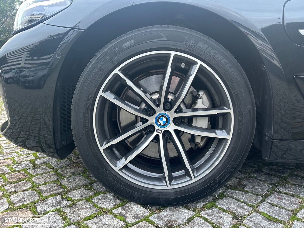BMW 530 e Pack Desportivo M - 8