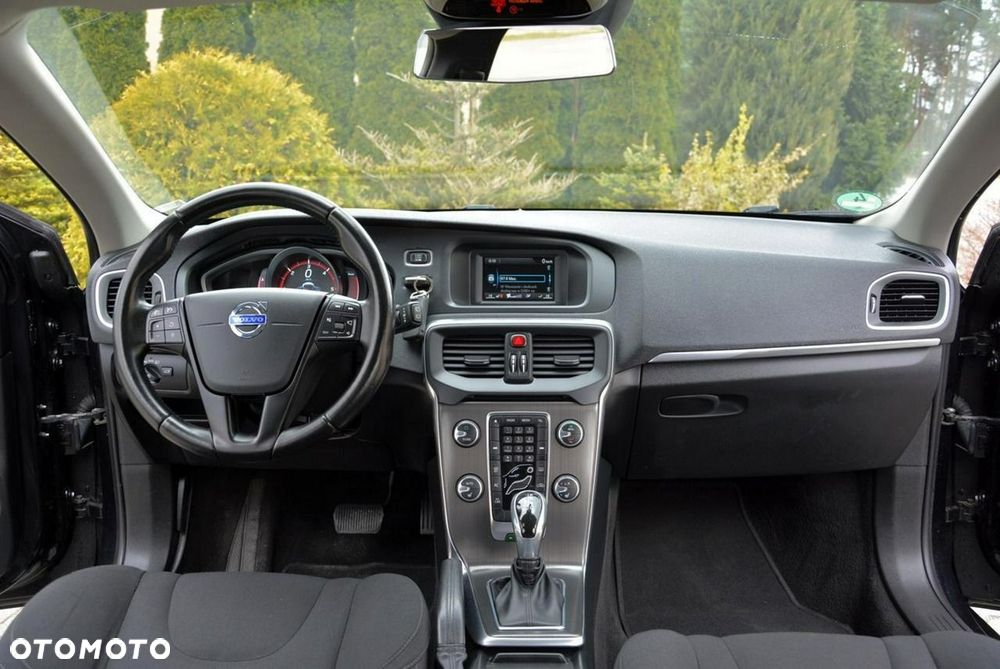 Volvo V40 D3 Geartronic Momentum - 26