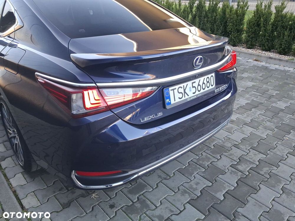 Lexus ES 300h Business Edition + - 27