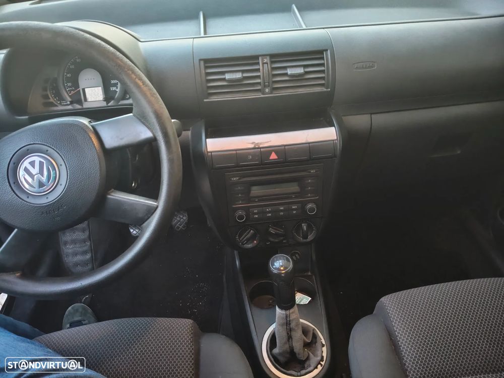 VW Fox 1.4 TDi T.Liso - 2