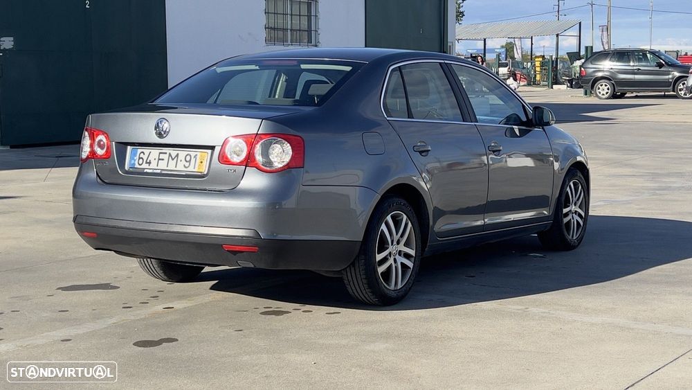 VW Jetta 1.9 TDi BlueM. Confortline - 6