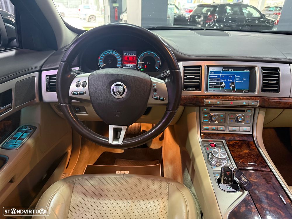 Jaguar XF 2.7 V6 Premium Luxury - 22